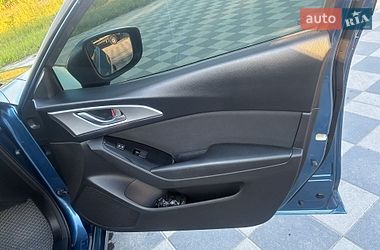 Седан Mazda 3 2018 в Самборі