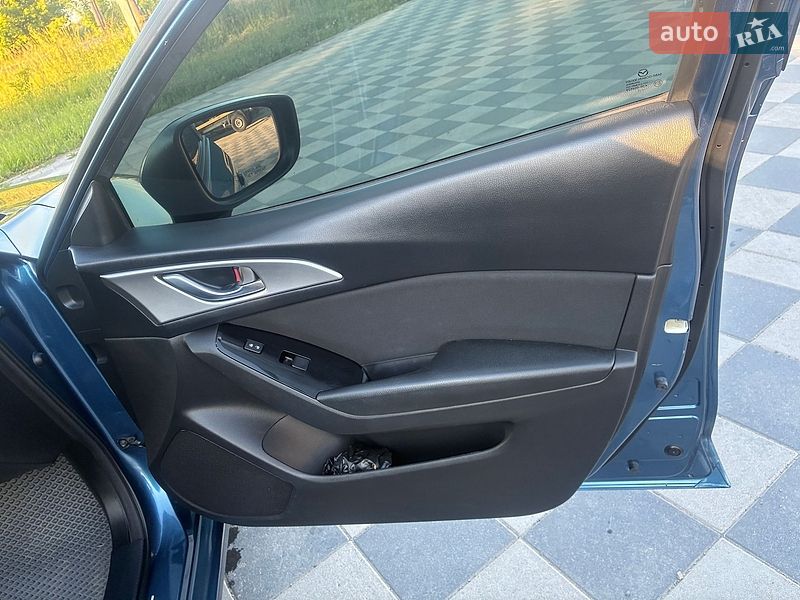Седан Mazda 3 2018 в Самборі