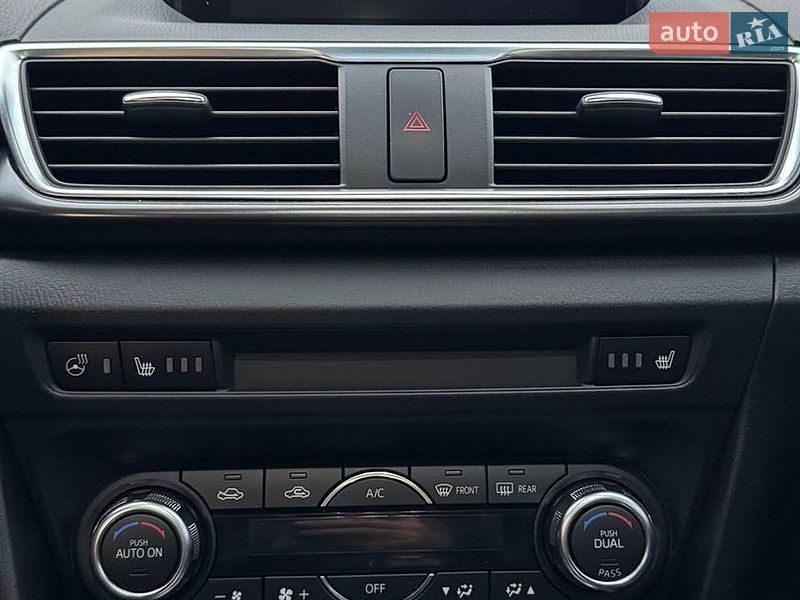 Хетчбек Mazda 3 2018 в Житомирі