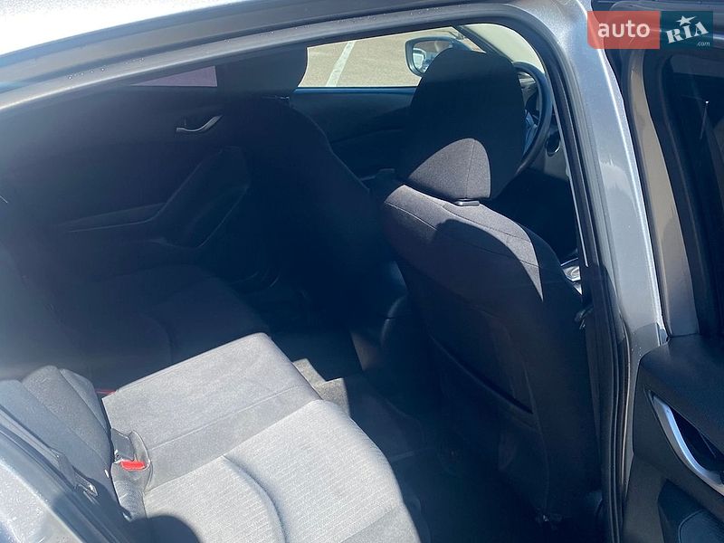 Хетчбек Mazda 3 2016 в Житомирі
