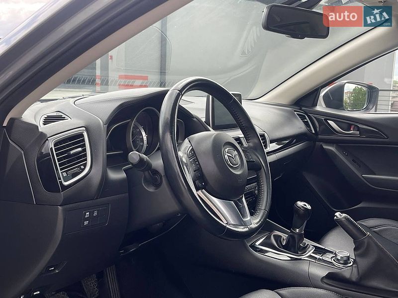 Седан Mazda 3 2015 в Львові