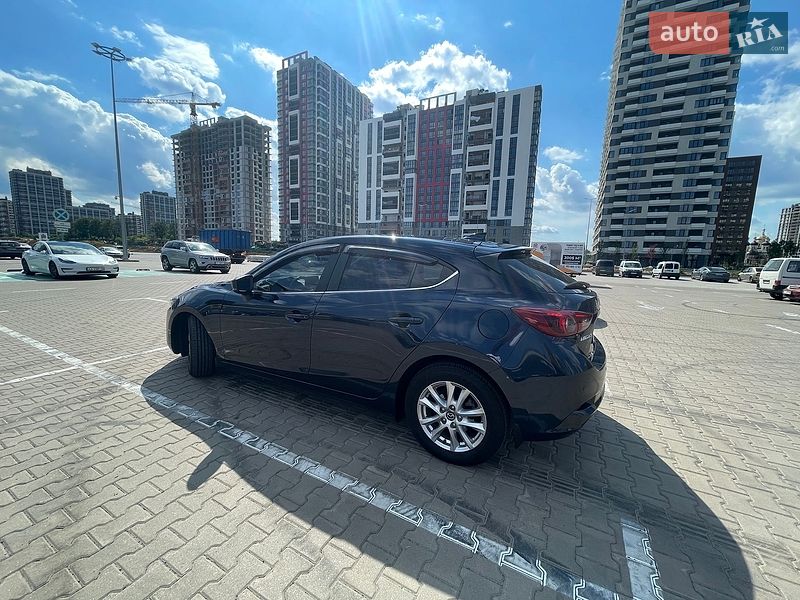 Хэтчбек Mazda 3 2016 в Киеве