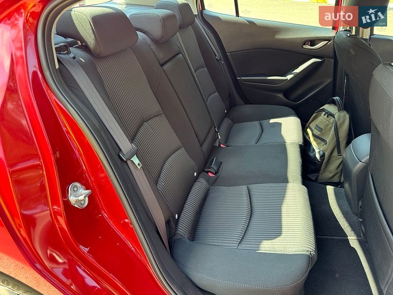 Седан Mazda 3 2015 в Ирпене
