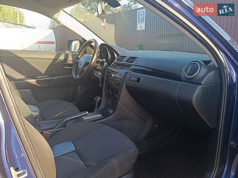 Седан Mazda 3 2004 в Вижнице