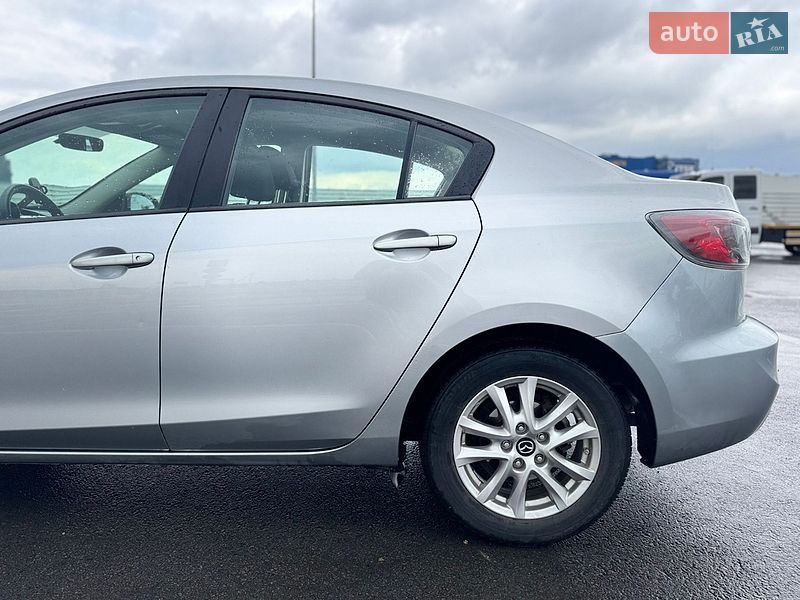 Седан Mazda 3 2013 в Львове