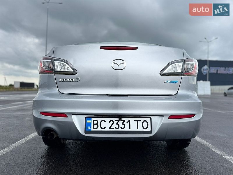 Седан Mazda 3 2013 в Львове