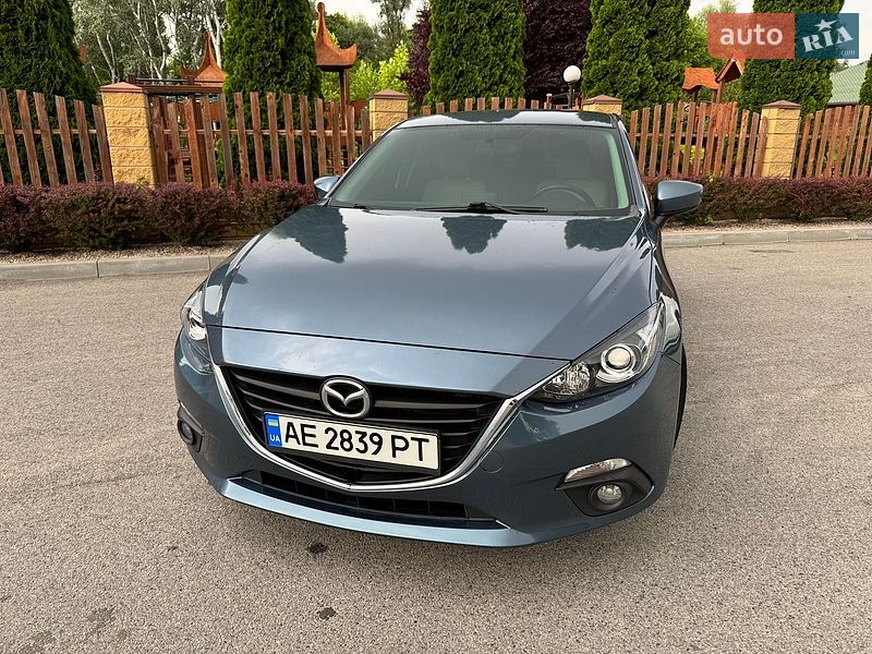 Седан Mazda 3 2015 в Днепре