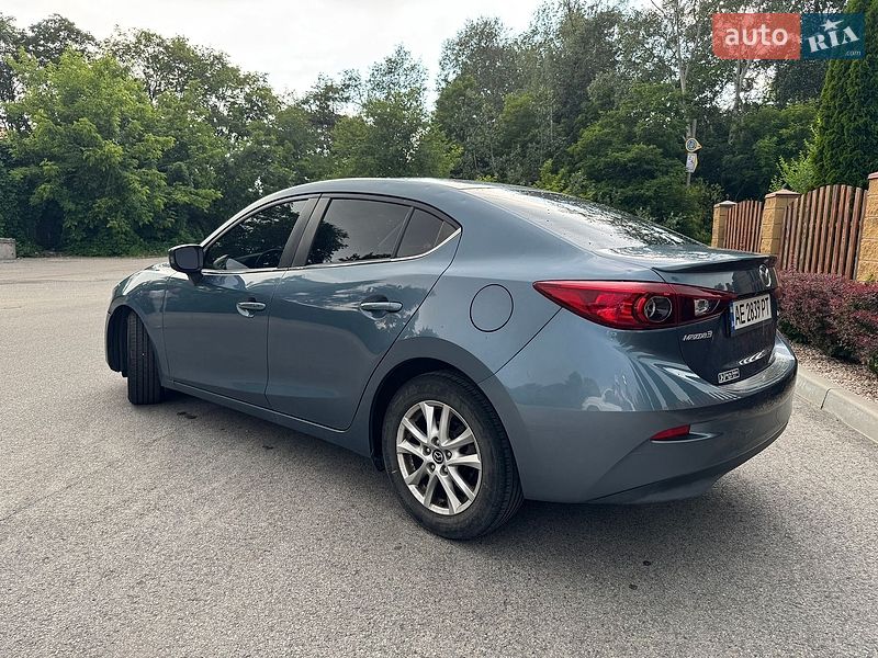Седан Mazda 3 2015 в Днепре