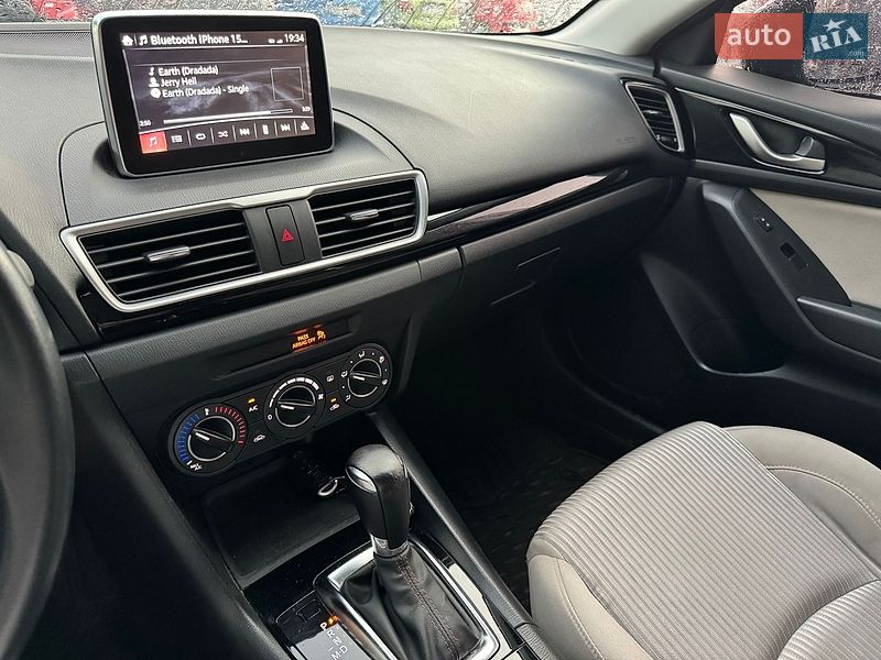 Седан Mazda 3 2015 в Днепре