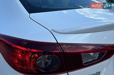 Седан Mazda 3 2017 в Дніпрі