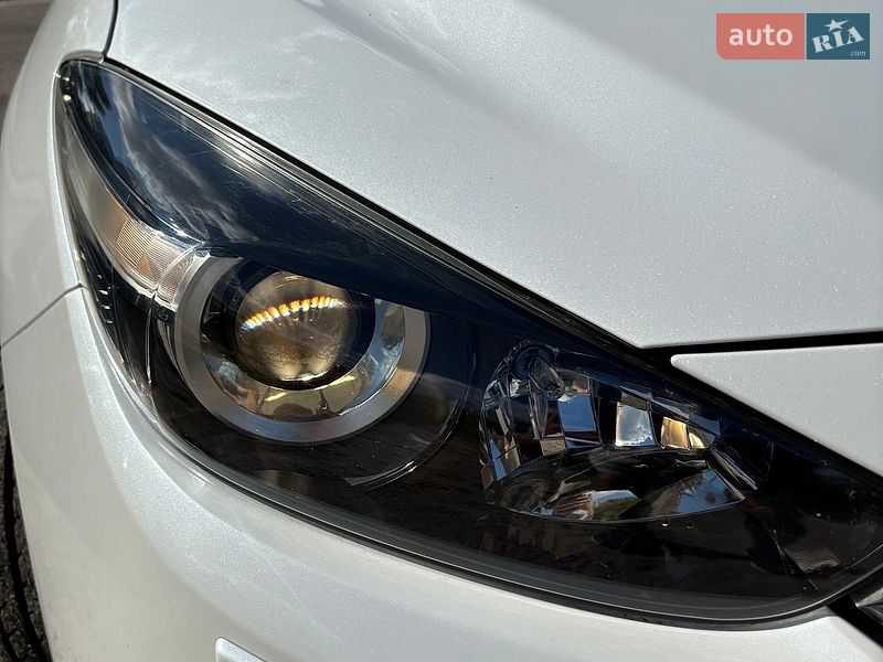 Седан Mazda 3 2017 в Дніпрі