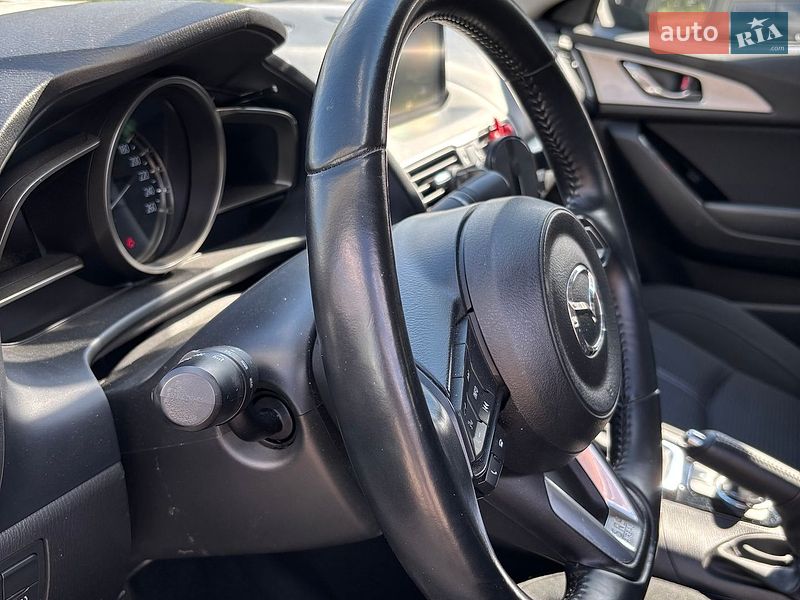 Седан Mazda 3 2017 в Дніпрі