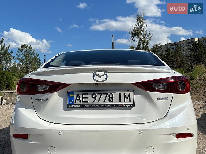 Седан Mazda 3 2017 в Дніпрі