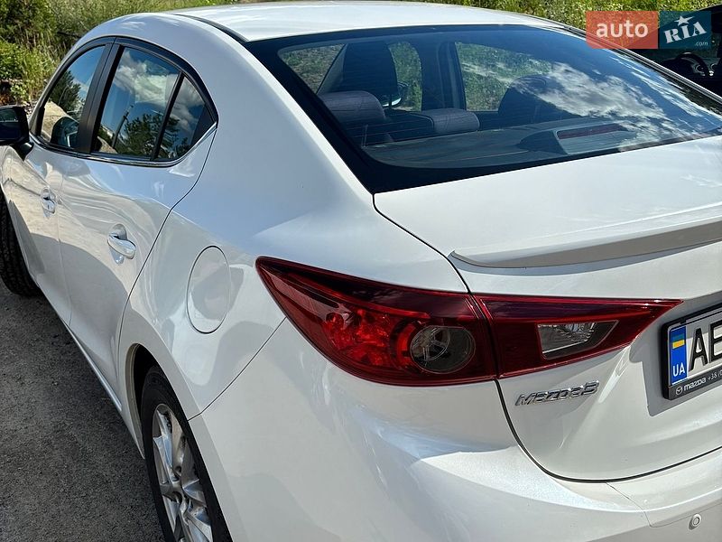 Седан Mazda 3 2017 в Дніпрі