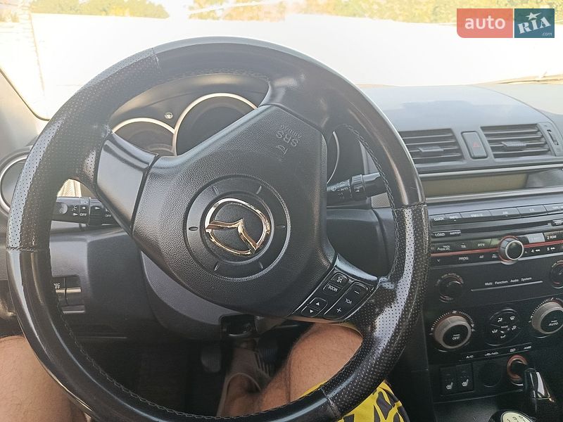 Седан Mazda 3 2004 в Дачном
