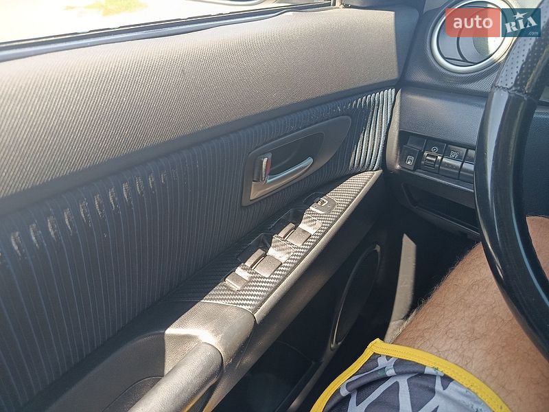 Седан Mazda 3 2004 в Дачном