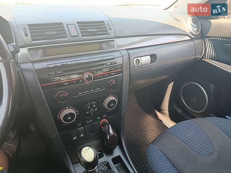 Седан Mazda 3 2004 в Дачном