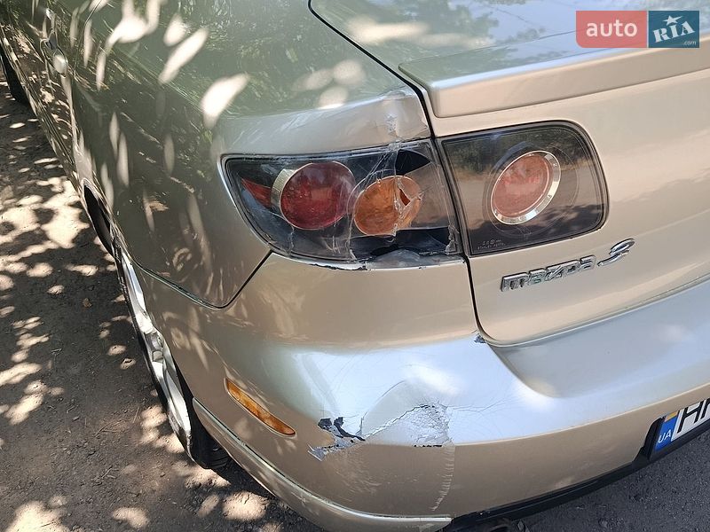 Седан Mazda 3 2004 в Дачном