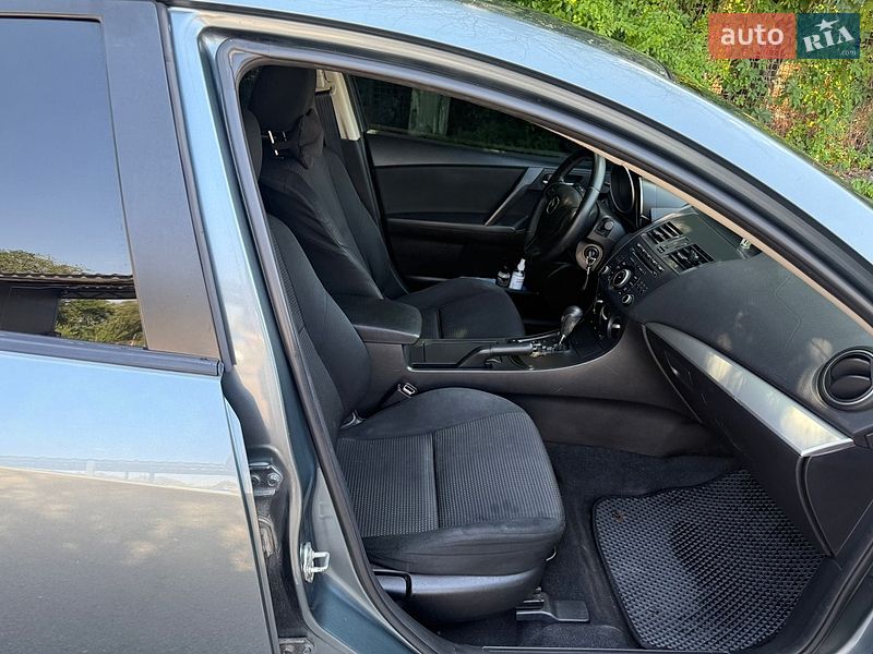 Седан Mazda 3 2012 в Запоріжжі