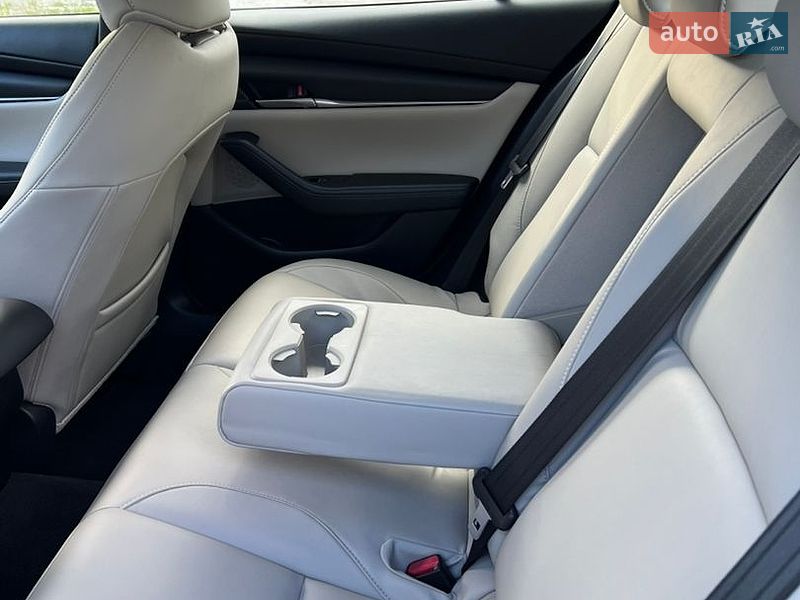 Седан Mazda 3 2019 в Львове