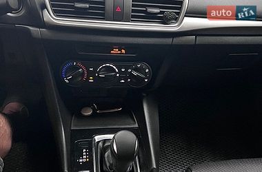 Седан Mazda 3 2017 в Дніпрі
