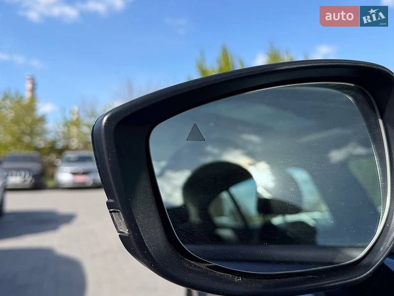 Седан Mazda 3 2023 в Львове