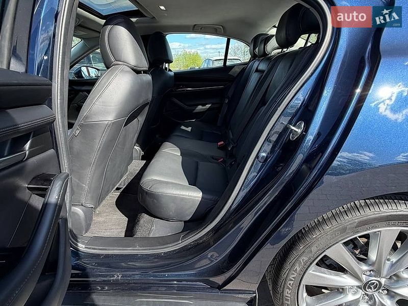 Седан Mazda 3 2023 в Львове