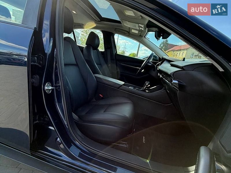 Седан Mazda 3 2023 в Львове