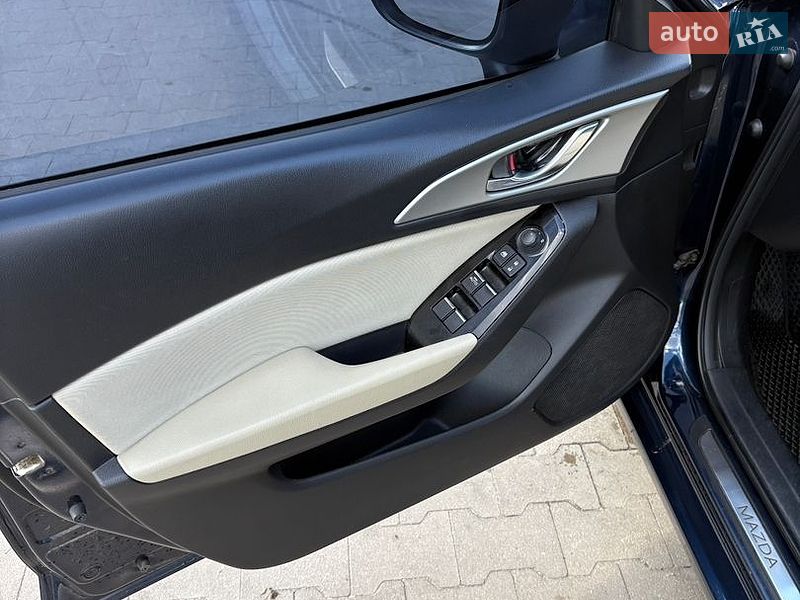 Седан Mazda 3 2017 в Конотопе