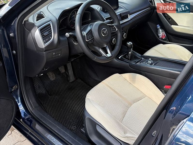Седан Mazda 3 2017 в Конотопі