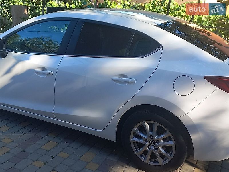 Седан Mazda 3 2016 в Мукачевому