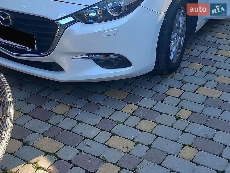 Седан Mazda 3 2016 в Мукачевому
