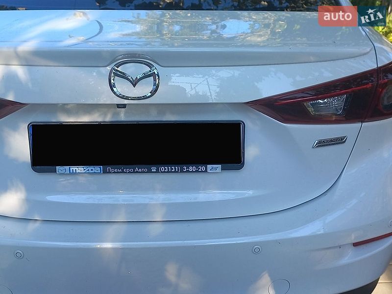 Седан Mazda 3 2016 в Мукачевому