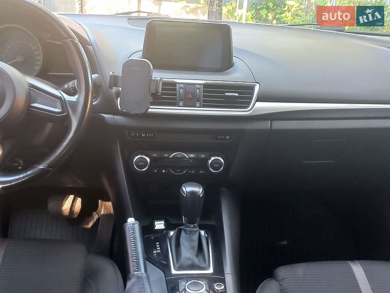 Седан Mazda 3 2016 в Мукачевому