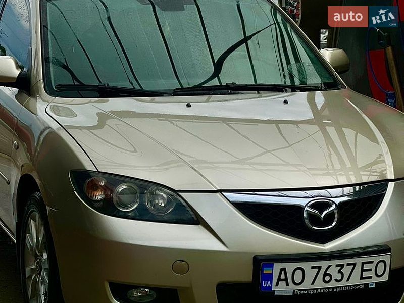 Седан Mazda 3 2006 в Ужгороді