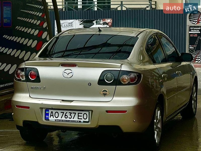 Седан Mazda 3 2006 в Ужгороді