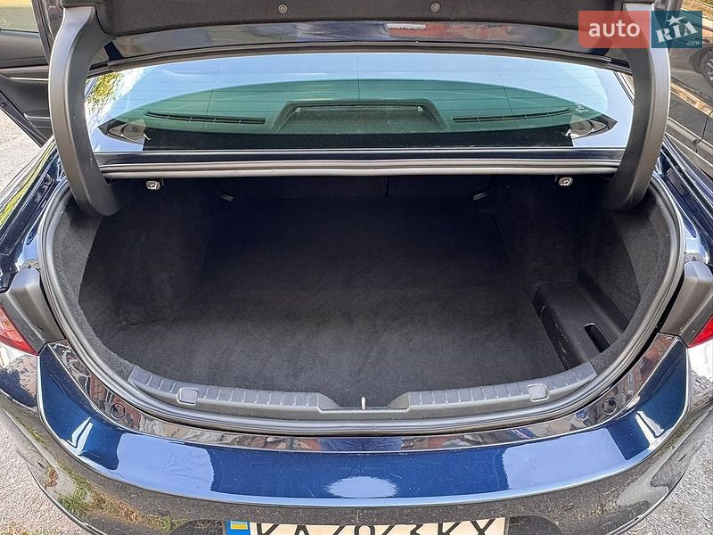 Седан Mazda 3 2019 в Черкасах
