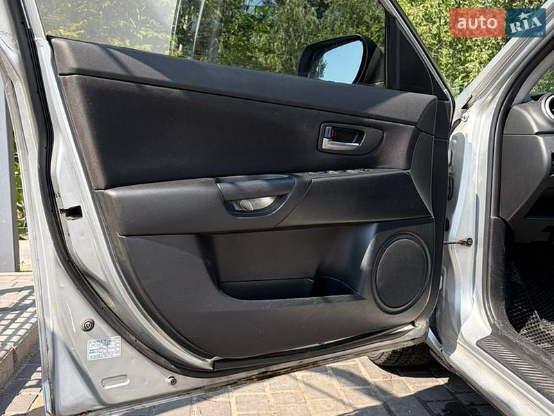 Седан Mazda 3 2004 в Днепре