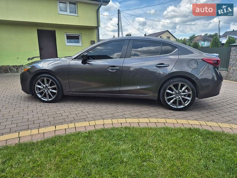 Седан Mazda 3 2017 в Львові