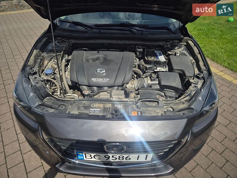 Седан Mazda 3 2017 в Львові