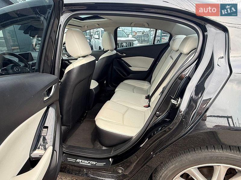 Седан Mazda 3 2016 в Києві