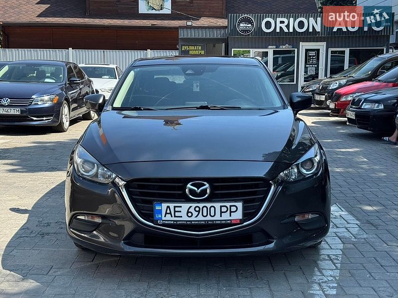 Седан Mazda 3 2018 в Днепре