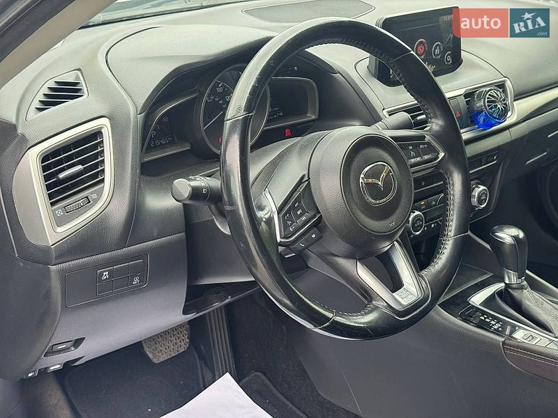 Седан Mazda 3 2018 в Черновцах