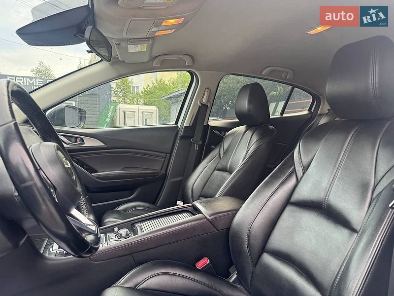 Седан Mazda 3 2018 в Черновцах