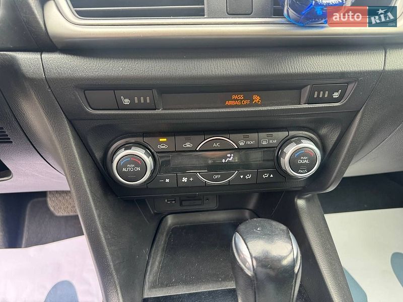 Седан Mazda 3 2018 в Черновцах