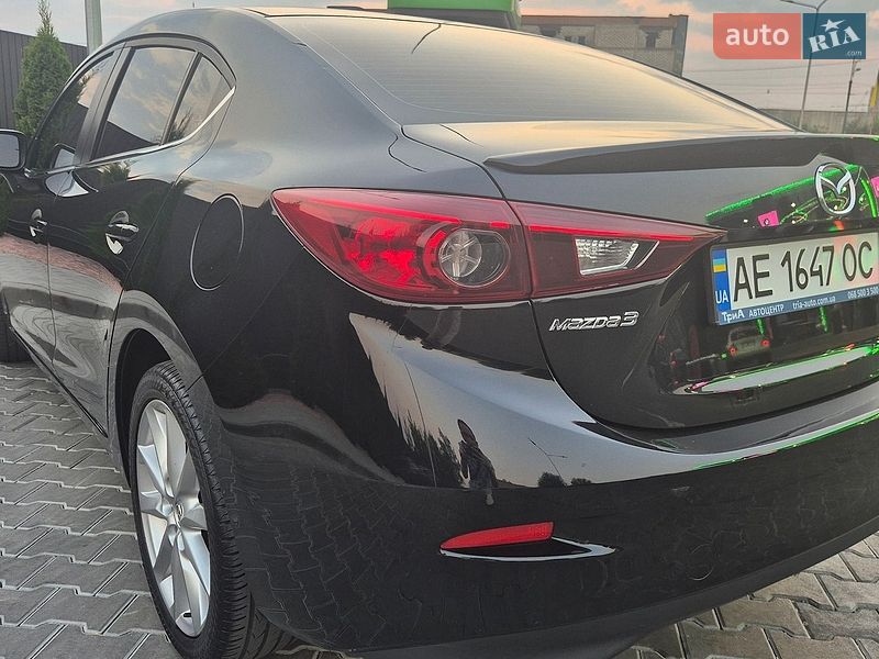 Седан Mazda 3 2017 в Днепре