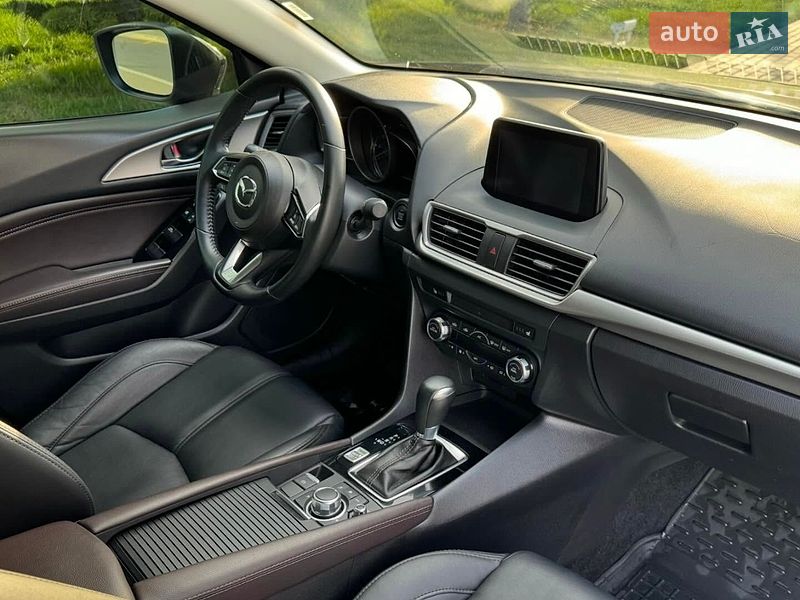 Седан Mazda 3 2018 в Львове