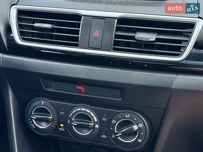 Хетчбек Mazda 3 2015 в Хусті
