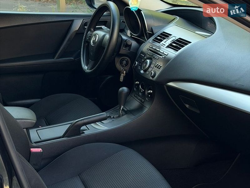 Седан Mazda 3 2013 в Рівному
