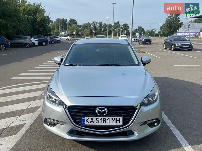 Седан Mazda 3 2017 в Киеве